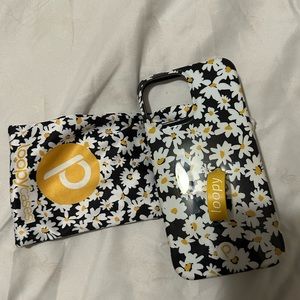 Loopy case daisy, left orientation. good condition.